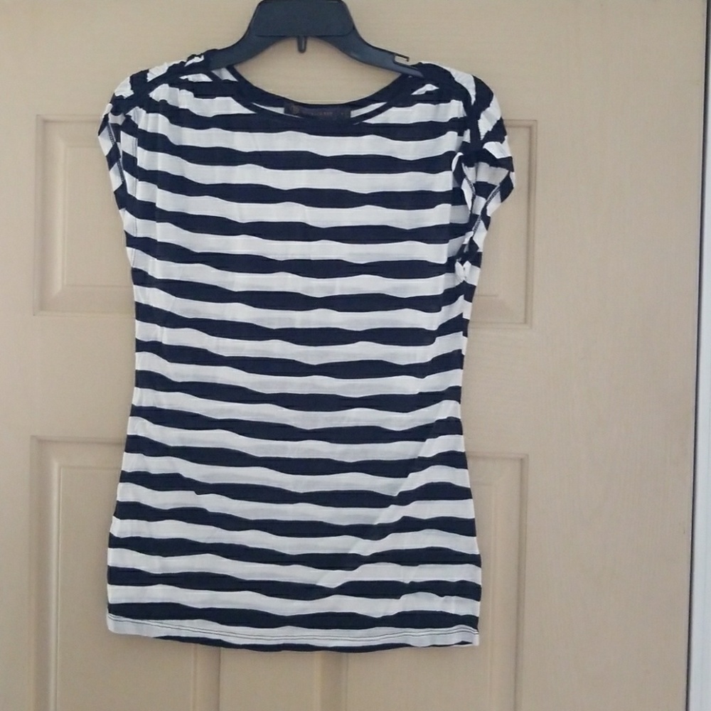 CUTE black and white top